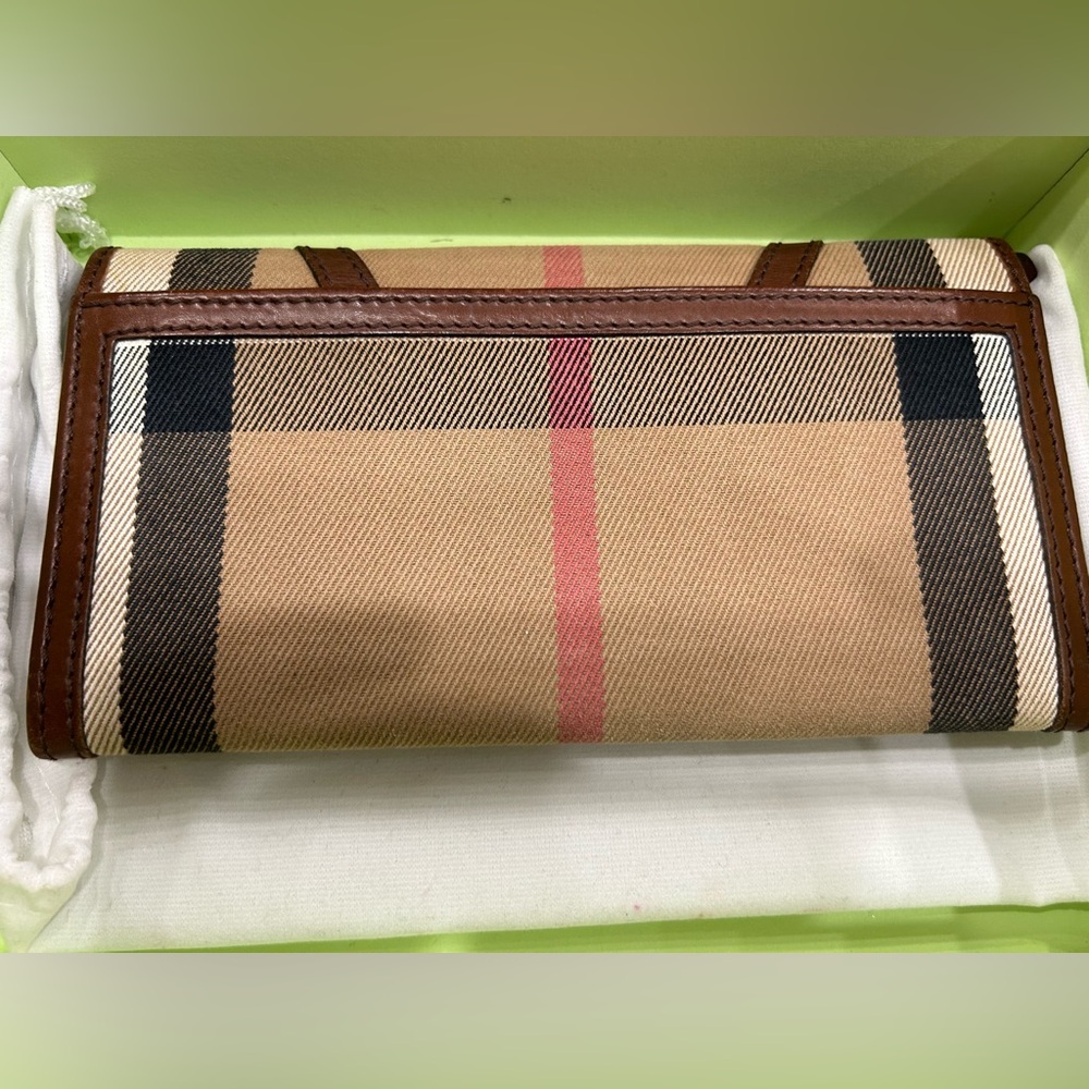 Burberry House Check Leighton Fabric and Leather Continental Wallet - Picture 8 of 16
